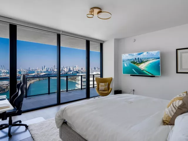 3-bedroom condo for rent in Miami Beach - 500 Alton 2702 - MondialRealty