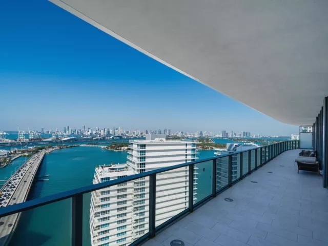 3-bedroom condo for rent in Miami Beach - 500 Alton 2702 - MondialRealty