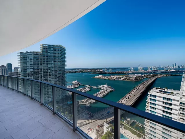 3-bedroom condo for rent in Miami Beach - 500 Alton 2702 - MondialRealty