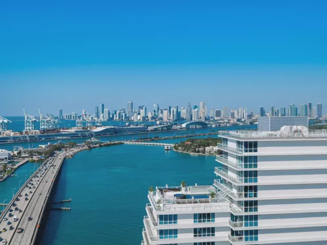 3-bedroom condo for rent in Miami Beach - 500 Alton 2702 - MondialRealty