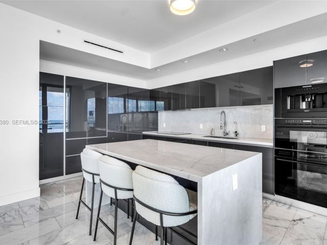 Apartment for sale  Unit #3702 - photo 6924414