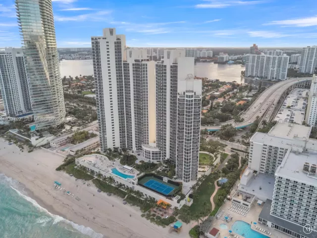 2-bedroom condo for rent in Sunny Isles Beach - 19111 Collins Ave 1607 - MondialRealty