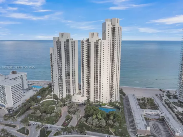2-bedroom condo for rent in Sunny Isles Beach - 19111 Collins Ave 1607 - MondialRealty