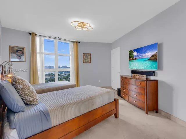 2-bedroom condo for rent in Sunny Isles Beach - 19111 Collins Ave 1607 - MondialRealty