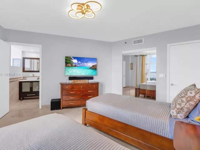 2-bedroom condo for rent in Sunny Isles Beach - 19111 Collins Ave 1607 - MondialRealty