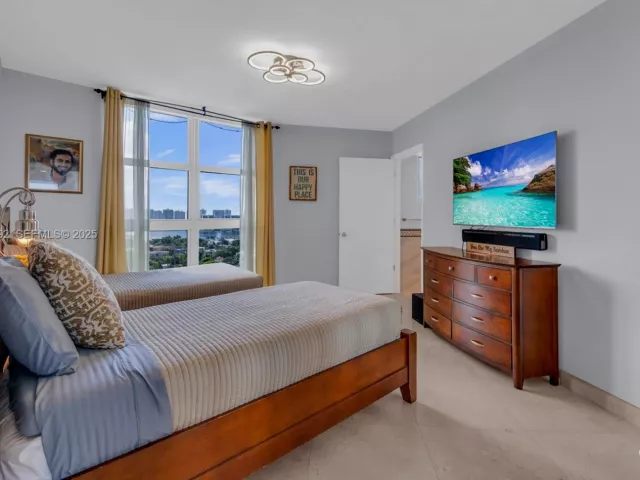 2-bedroom condo for rent in Sunny Isles Beach - 19111 Collins Ave 1607 - MondialRealty