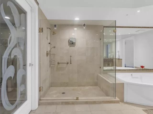 2-bedroom condo for rent in Sunny Isles Beach - 19111 Collins Ave 1607 - MondialRealty