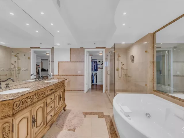 2-bedroom condo for rent in Sunny Isles Beach - 19111 Collins Ave 1607 - MondialRealty