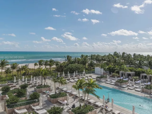 2-bedroom condo for rent in Miami Beach - 2301 Collins Ave 507 - MondialRealty