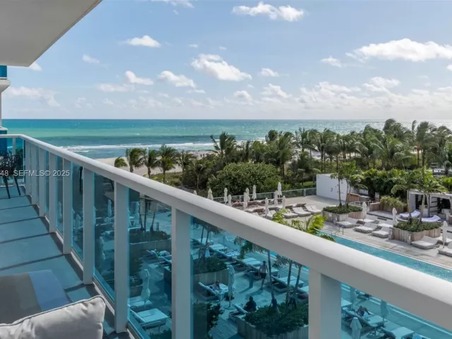 2-bedroom condo for rent in Miami Beach - 2301 Collins Ave 507 - MondialRealty