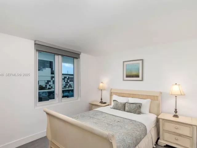 2-bedroom condo for rent in Miami Beach - 2301 Collins Ave 507 - MondialRealty