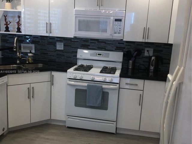 Apartment for rent  Unit #1826 - photo 6923461