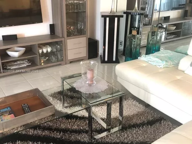 2-bedroom condo for rent in Hallandale Beach - 2030 S Ocean Dr 1826 - MondialRealty