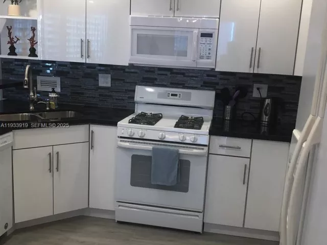 2-bedroom condo for rent in Hallandale Beach - 2030 S Ocean Dr 1826 - MondialRealty