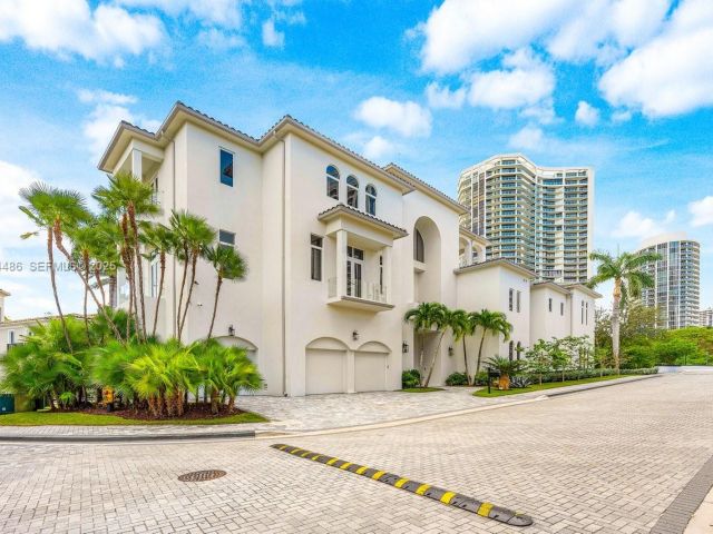 Home for rent at 3912 Island Estates Dr 0 - photo 6924737