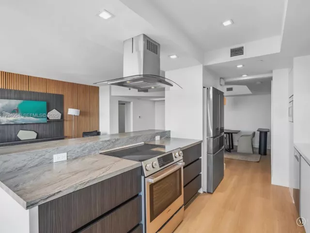 2-bedroom condo for sale in Aventura - 2000 Island Blvd 903 - MondialRealty