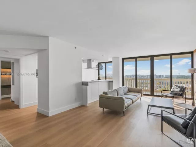 2-bedroom condo for sale in Aventura - 2000 Island Blvd 903 - MondialRealty