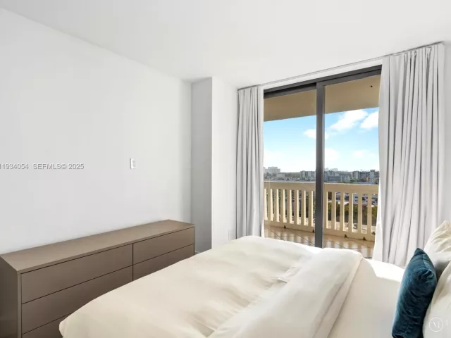 2-bedroom condo for sale in Aventura - 2000 Island Blvd 903 - MondialRealty