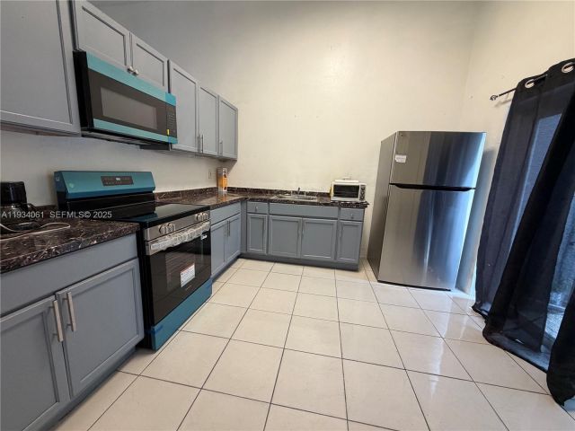 4-bedroom home for rent in Miami Gardens - 4634 NW 185th St 4634 - MondialRealty