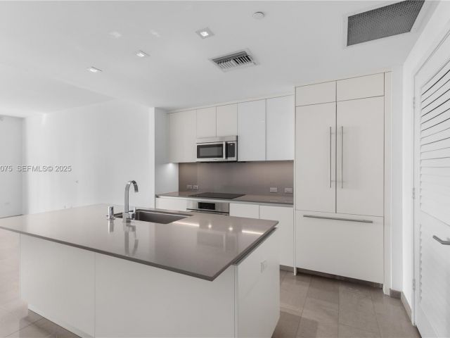 Apartment for sale  Unit #2006 - photo 7443916