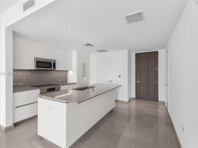 Apartment for sale  Unit #2006 - photo 7443921