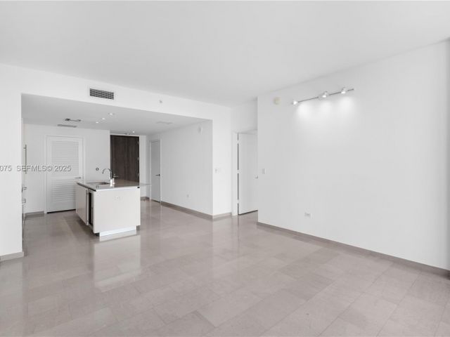 Apartment for sale  Unit #2006 - photo 7443926