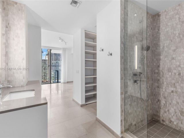 Apartment for sale  Unit #2006 - photo 7443931