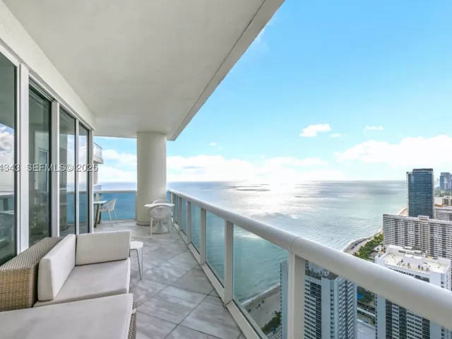 3-bedroom condo for sale in Hallandale Beach - 1850 S Ocean Dr PH4405 - MondialRealty