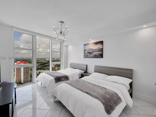 3-bedroom condo for sale in Hallandale Beach - 1850 S Ocean Dr PH4405 - MondialRealty