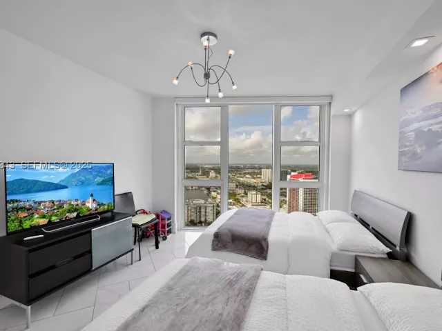 3-bedroom condo for sale in Hallandale Beach - 1850 S Ocean Dr PH4405 - MondialRealty