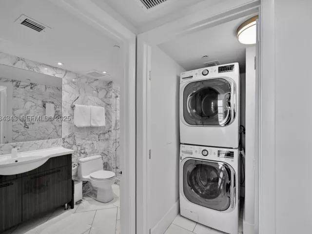 3-bedroom condo for sale in Hallandale Beach - 1850 S Ocean Dr PH4405 - MondialRealty