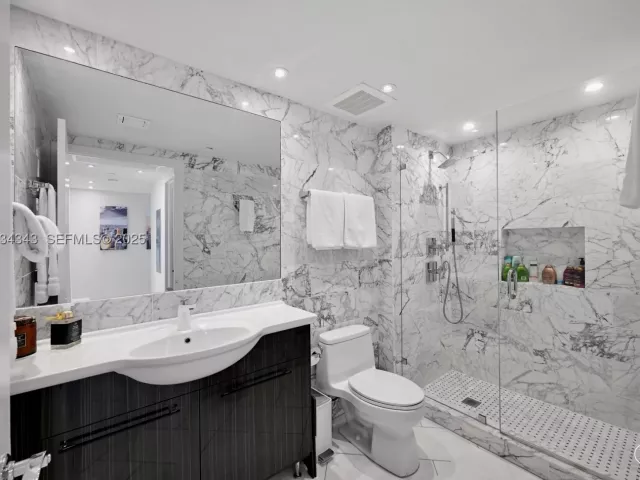 3-bedroom condo for sale in Hallandale Beach - 1850 S Ocean Dr PH4405 - MondialRealty