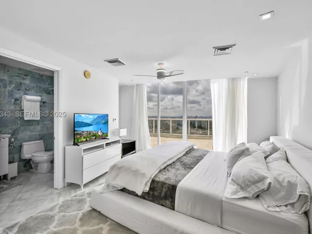 3-bedroom condo for sale in Hallandale Beach - 1850 S Ocean Dr PH4405 - MondialRealty