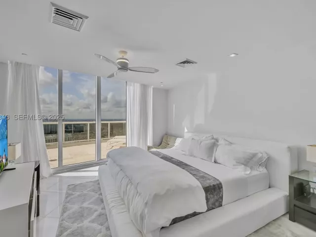 3-bedroom condo for sale in Hallandale Beach - 1850 S Ocean Dr PH4405 - MondialRealty