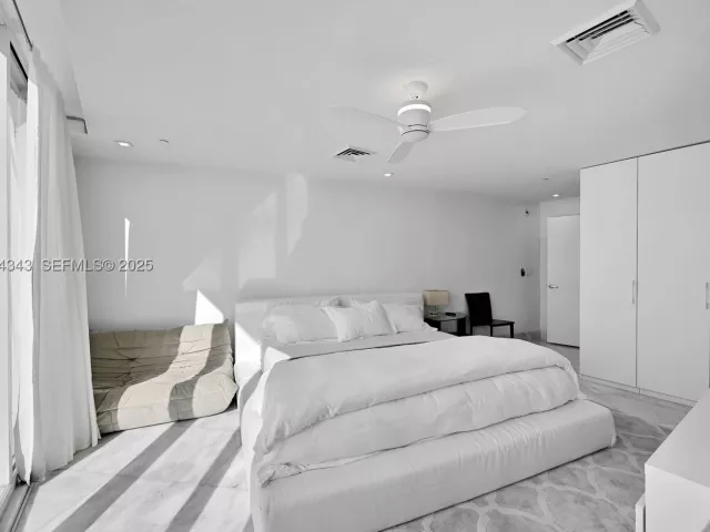 3-bedroom condo for sale in Hallandale Beach - 1850 S Ocean Dr PH4405 - MondialRealty
