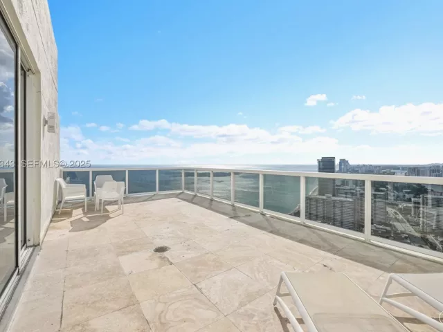 3-bedroom condo for sale in Hallandale Beach - 1850 S Ocean Dr PH4405 - MondialRealty