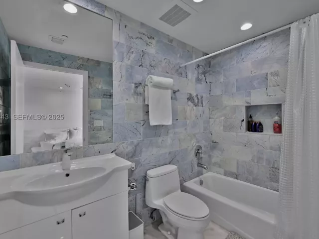 3-bedroom condo for sale in Hallandale Beach - 1850 S Ocean Dr PH4405 - MondialRealty