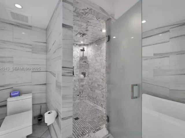 3-bedroom condo for sale in Hallandale Beach - 1850 S Ocean Dr PH4405 - MondialRealty