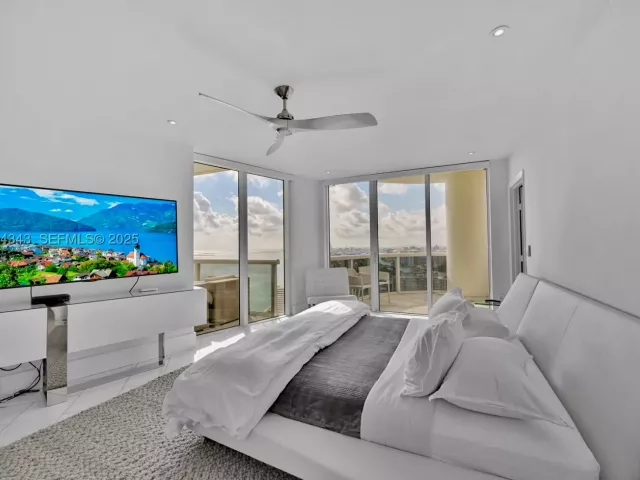 3-bedroom condo for sale in Hallandale Beach - 1850 S Ocean Dr PH4405 - MondialRealty