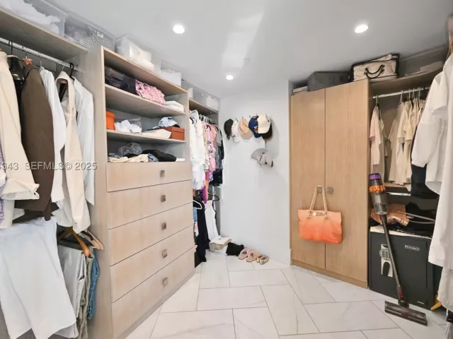 3-bedroom condo for sale in Hallandale Beach - 1850 S Ocean Dr PH4405 - MondialRealty