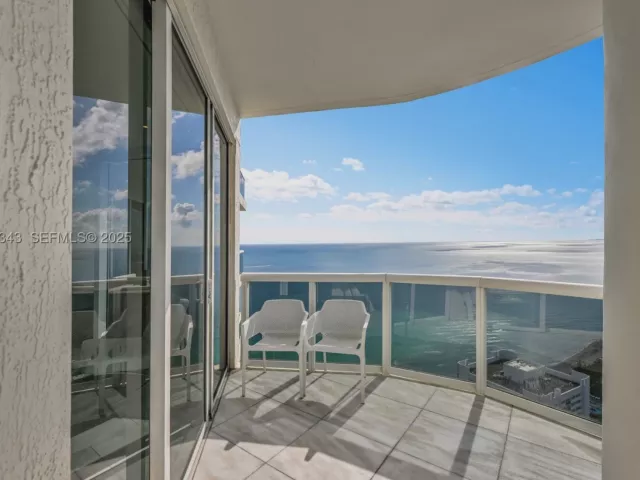 3-bedroom condo for sale in Hallandale Beach - 1850 S Ocean Dr PH4405 - MondialRealty