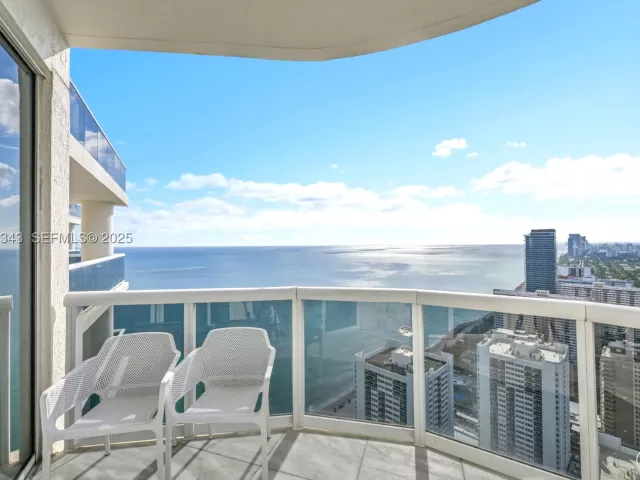 3-bedroom condo for sale in Hallandale Beach - 1850 S Ocean Dr PH4405 - MondialRealty