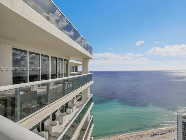3-bedroom condo for sale in Hallandale Beach - 1850 S Ocean Dr PH4405 - MondialRealty