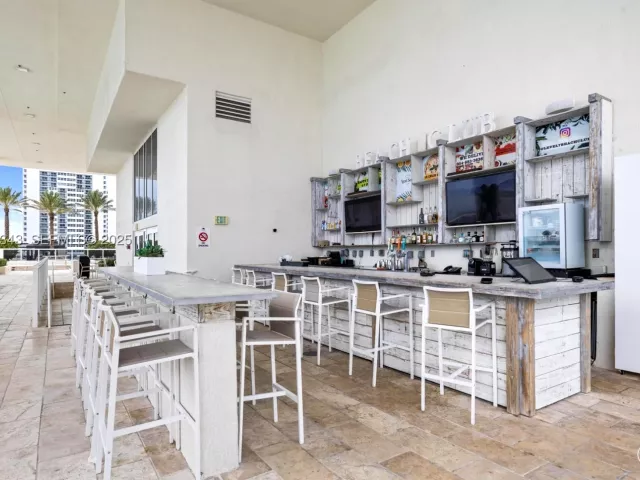 3-bedroom condo for sale in Hallandale Beach - 1850 S Ocean Dr PH4405 - MondialRealty