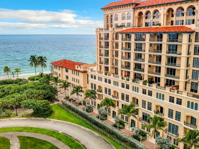 2-bedroom condo for sale in Hollywood - 3501 N Ocean Dr V5 - MondialRealty