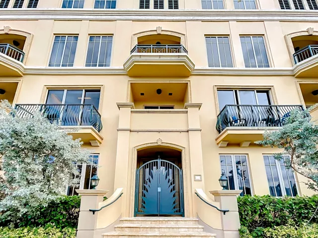 2-bedroom condo for sale in Hollywood - 3501 N Ocean Dr V5 - MondialRealty