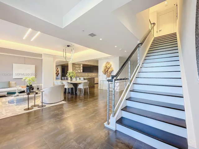 2-bedroom condo for sale in Hollywood - 3501 N Ocean Dr V5 - MondialRealty