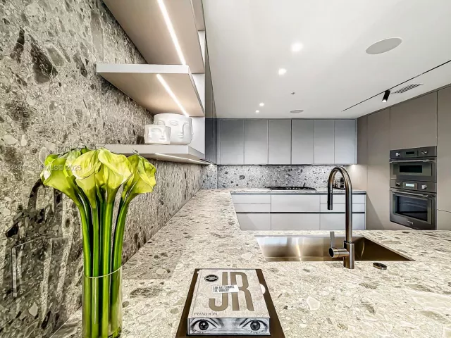 2-bedroom condo for sale in Hollywood - 3501 N Ocean Dr V5 - MondialRealty