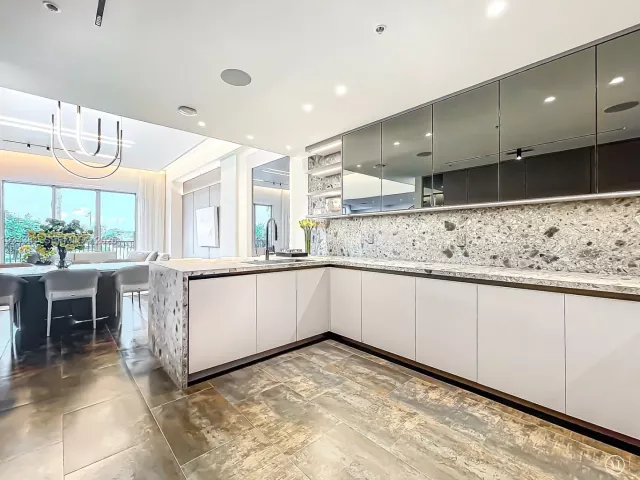 2-bedroom condo for sale in Hollywood - 3501 N Ocean Dr V5 - MondialRealty