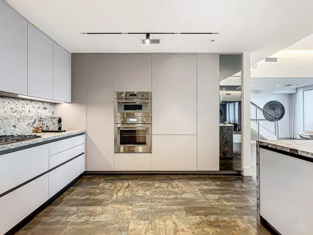 2-bedroom condo for sale in Hollywood - 3501 N Ocean Dr V5 - MondialRealty